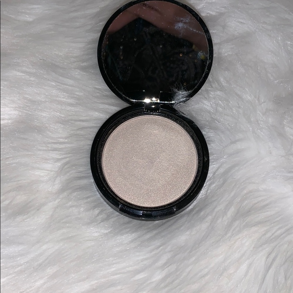 NYX illuminator “RITUALISTIC”